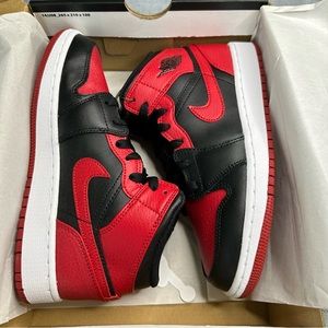 Air Jordan 1 Mid GS “banned 2020”